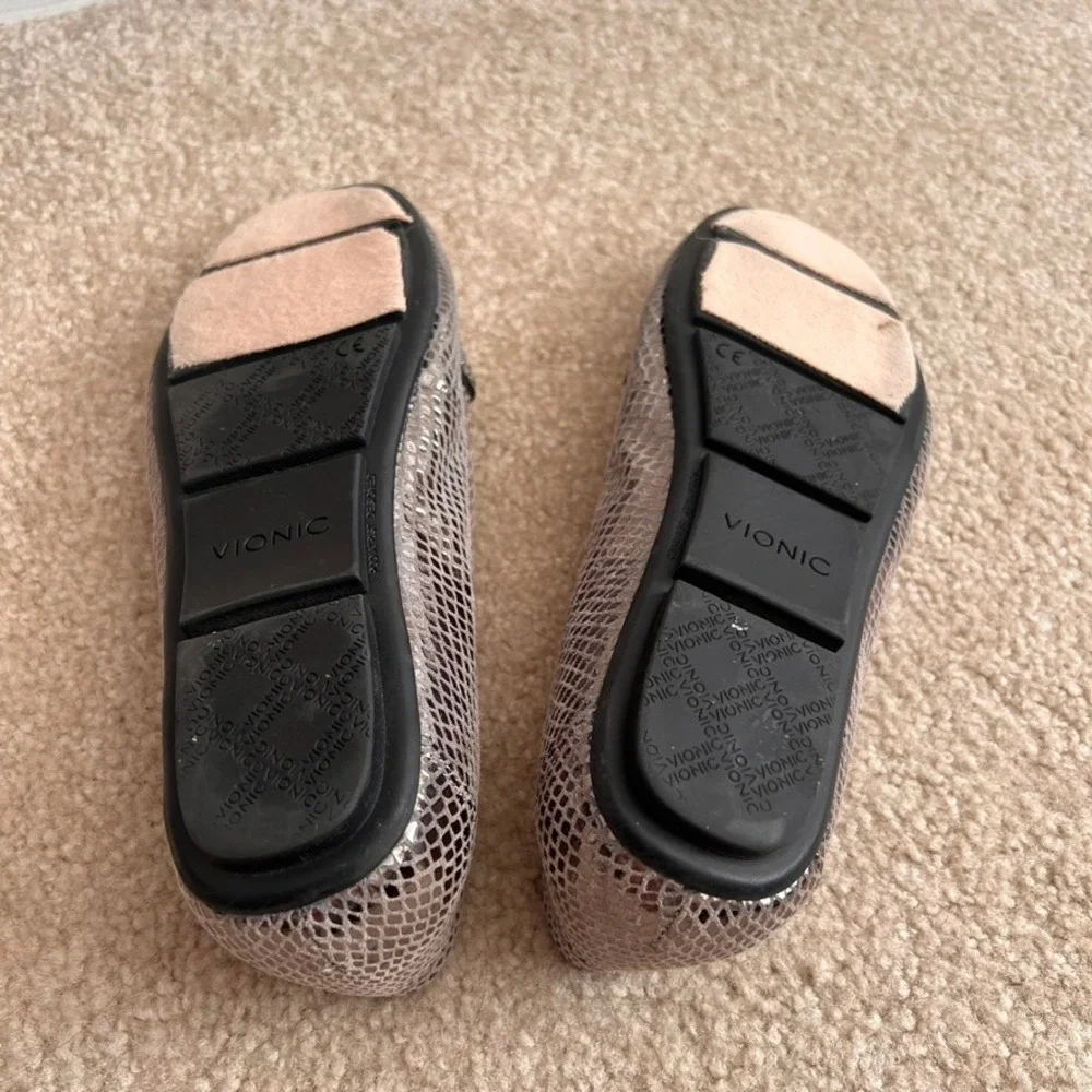 Vionic Metallic Snake Print Loafers Flats‎ Women Size 7.5 Slip On Comfort Shoes